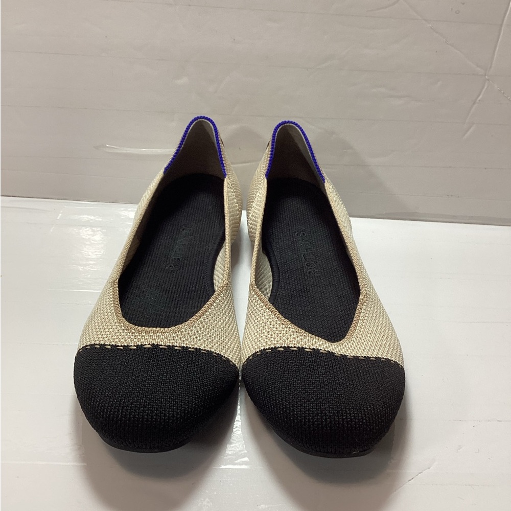 Rothy’s the square in tuxedos Flats
Shoes size 7